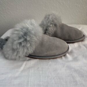 UGG Grey Sheepskin Scuff Slippers Women’s Size 10 Cozy Fur Lined